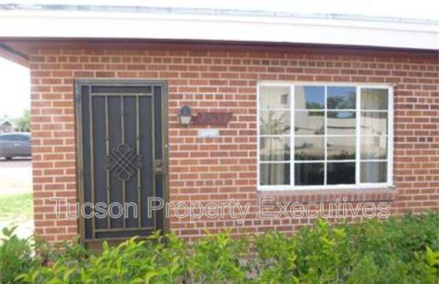 2831 E Adams Street photos photos