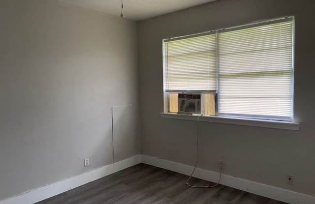 House for rent! - 1205 Sunset Drive, Lake Charles, LA 70607