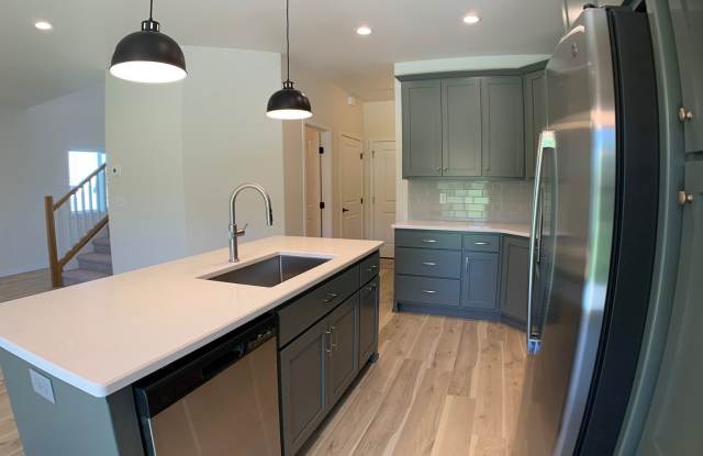 3 Bed 2.5 Bath Single Family Home Gallery 3