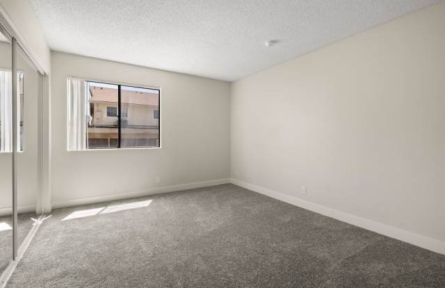 Chatsworth Plaza Gallery 4