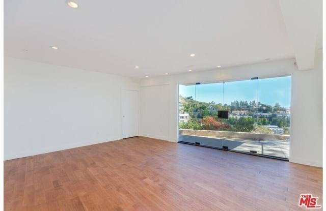 1874 Sunset Plaza Dr Gallery 3