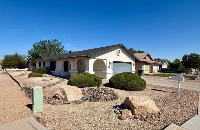 Updated 3 Bedroom, 2 Bathroom Home in Central Kingman – Across from the Mohave County Fairgrounds! photos photos