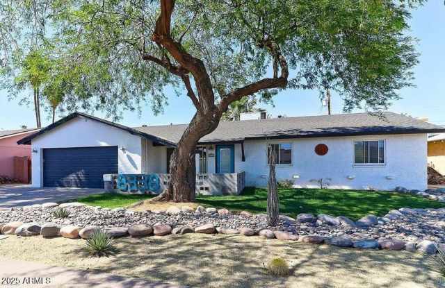 8338 E GRANADA Road - 8338 East Granada Road, Scottsdale, AZ 85257