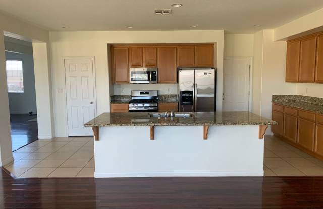4 Bedroom Home with Paid Solar, 3-Car Garage & Half-Off First Month’s Rent Gallery 4