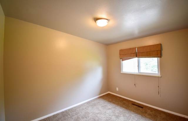3 Bedroom 1 Bath in Old Town Fort Collins - 842 Juniper Lane, Fort Collins, CO 80526