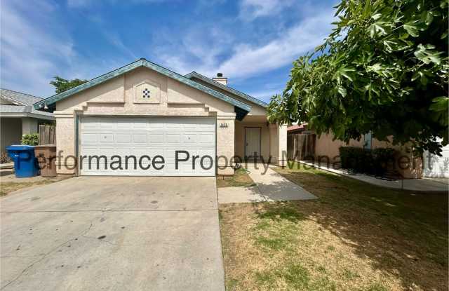 Cozy 2 Bed/1 Bath Home is SE Bakersfield w/ RBP  Security Deposit Alternative Option - 5400 Ilene Court, Bakersfield, CA 93307