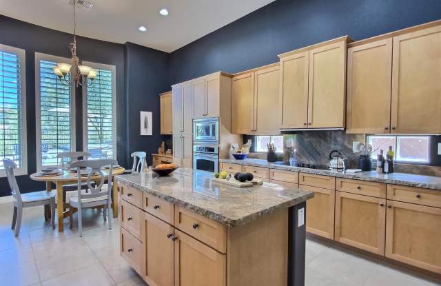 1946 W EASTMAN Court Gallery 4