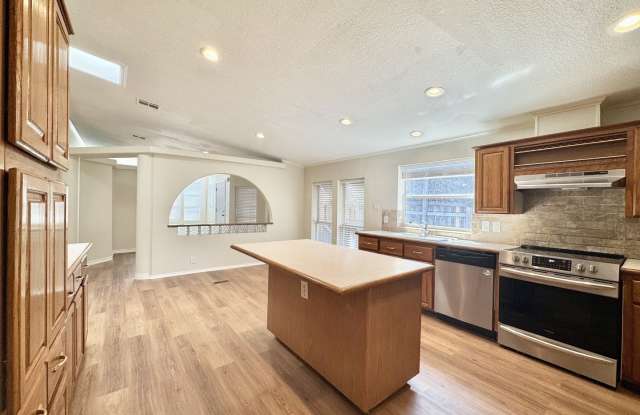 191 CORRIDOR OAKS Gallery 3