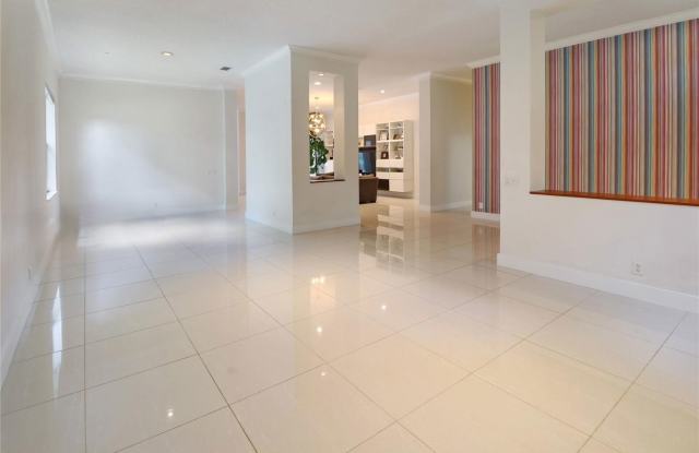 1600 Blue Jay Circle Gallery 4