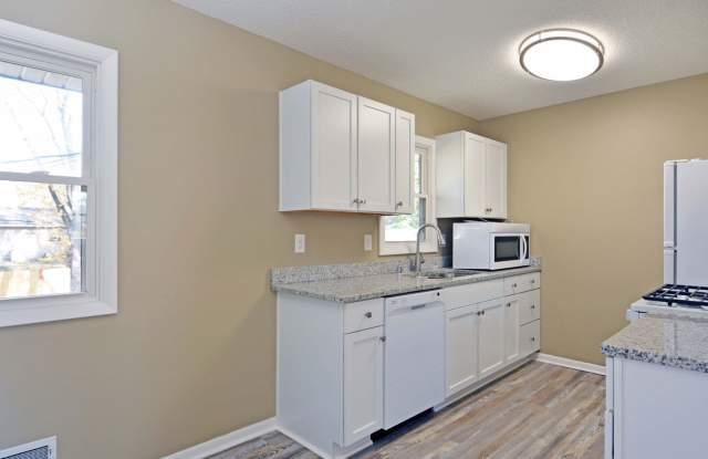 Spacious 5bed|2bath Home w/ Large Backyard  Garage photos photos