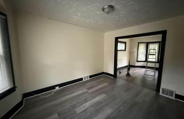 3298 Lothrop St Gallery 2
