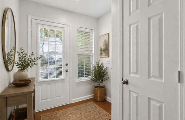 2820 Mayfair Drive Gallery 2