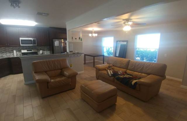 4818 Cambray Dr Gallery 2