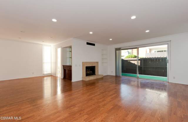 31578 Agoura Road Gallery 2
