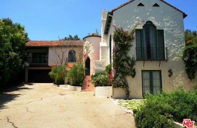 2243 E Live Oak Dr photos photos