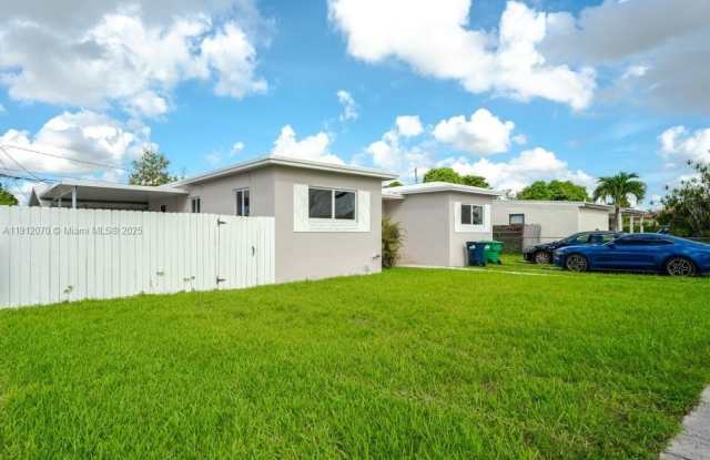 1020 SW 74th Ave photos photos