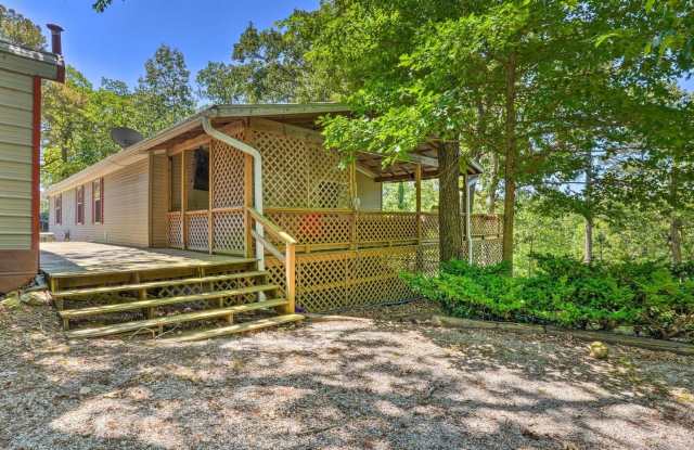 Fully Furnished, Beaver Lake Area 3 bed 2 bath home, Large Deck, Fenced in Yard Gallery 1