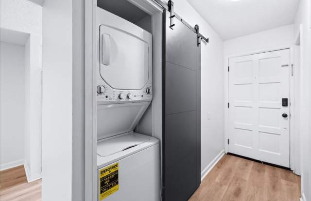 AVAILABLE NOW!  2 Bedroom 2.5 Bath Condo Gallery 4