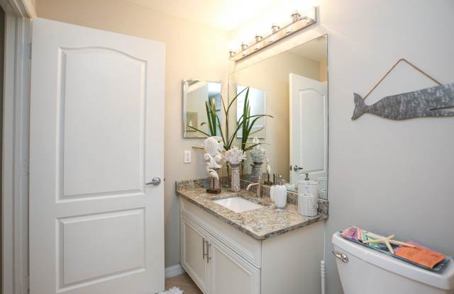 HERITAGE BAY - 2 BEDS / 2 BATHS - GOLF COURSE VIEWS - FURNISHED***SEASONAL OR LONGER TERM*** Gallery 4