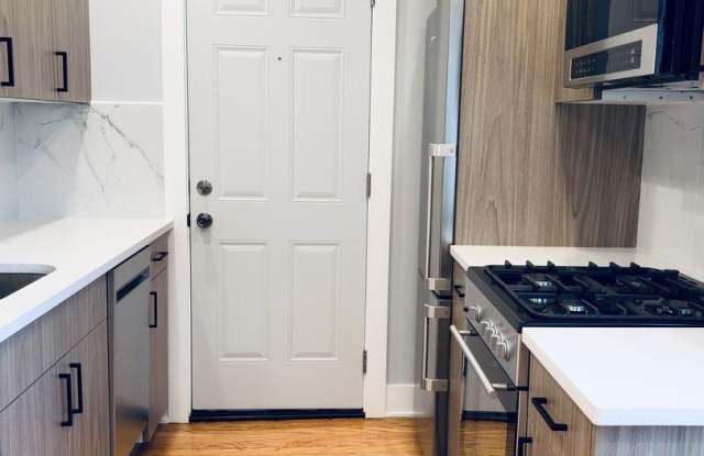 5060 N Wolcott Avenue photos photos