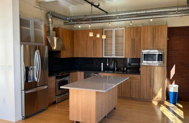 ***$500 Off 1st Months Rent*** Open an Bright Studio Right off Pearl St Mall - Available NOW! photos photos ***$500 Off 1st Months Rent*** Open an Bright Studio Right off Pearl St Mall - Available NOW! photos photos