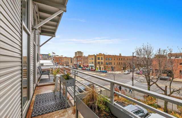 2411 w Walton Gallery 4