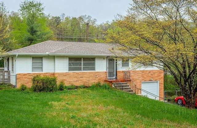 Three Bedroom Two Bathroom House For Rent - 3702 Forest Highland Drive, Chattanooga, TN 37415
