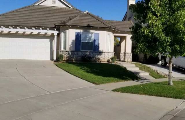3 Bedroom 2 Bath home with Den/Office located in Bradley Square - 2620 Del Sur, Santa Maria, CA 93455