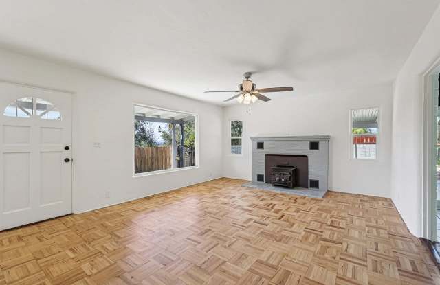 203 D St Gallery 3