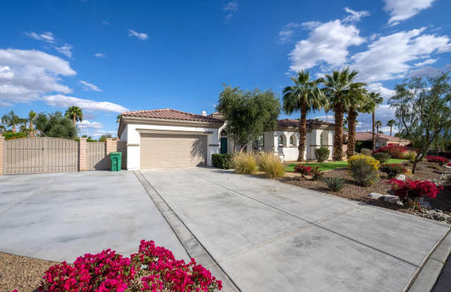 49392 Hohokam River Street Gallery 3