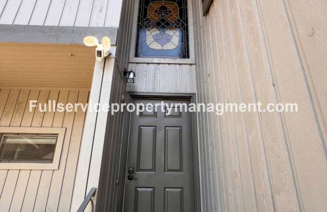 Spacious and bright Bellevue condo with AC in every room! Gallery 4