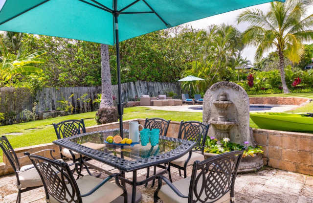 3bd/2ba Beachy Charm Home w/Private Pool & Close Walk to beach. Lanikai Cottage Gallery 3