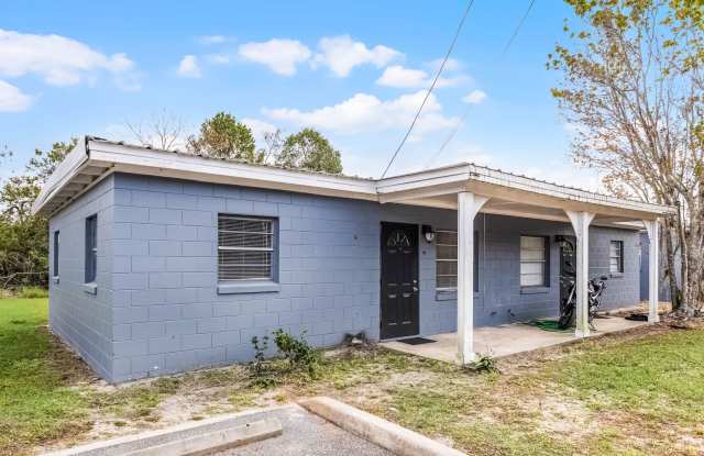 MOVE IN SPECIAL--$300 OFF FIRST MONTH RENT IF YOU MOVE IN BY NOVEMBER 1! Gallery 1
