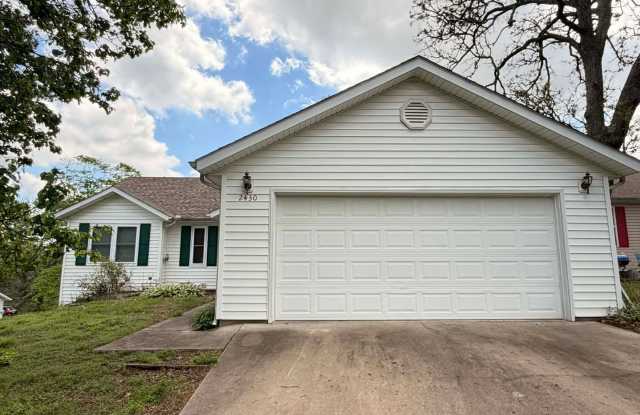 BEAUTIFUL  3 Bedroom 2 Bathroom Home in Royal Heights with garage and large back patio!!!! photos photos