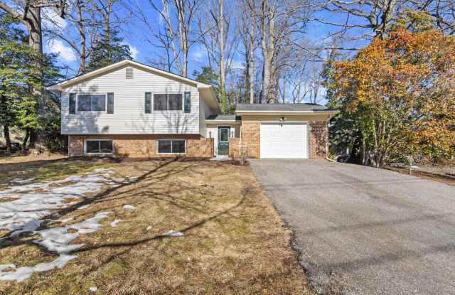 Ready for move in! Home in water privileged Hillsmere! - 100 Oak Drive, Annapolis Neck, MD 21403