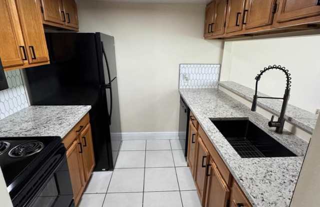 1719 Northeast 36th Avenue  Apt 5 photos photos