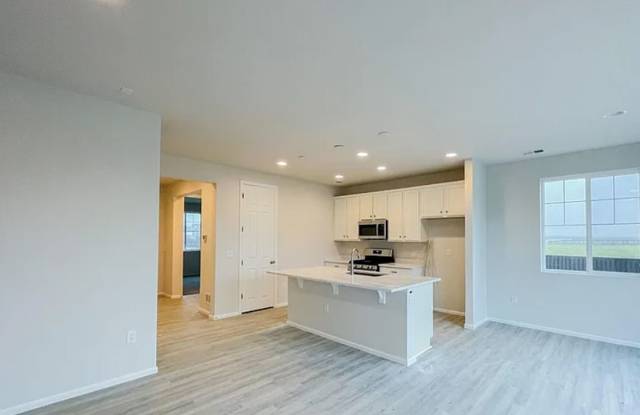 LONG REALTY AND PROPERTY MANAGEMENT- 4BED 3BATH IN Commerce City photos photos