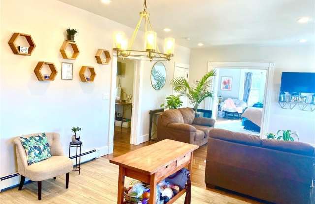 6 Watkins Avenue Gallery 4