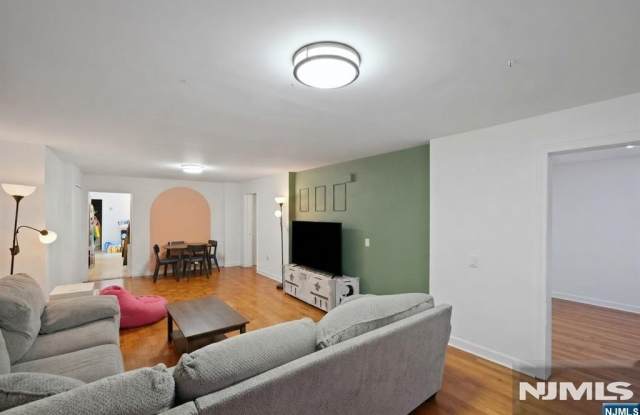 6803 Park Avenue Gallery 1