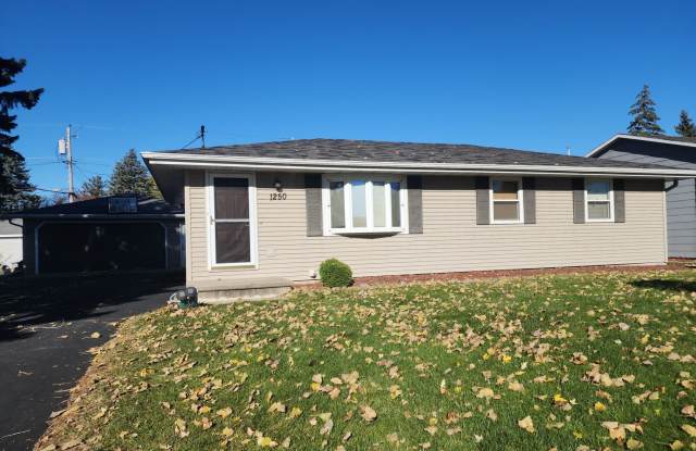 Family-Friendly 3BR Ranch with Home Office Finished Basement photos photos Family-Friendly 3BR Ranch with Home Office Finished Basement photos photos