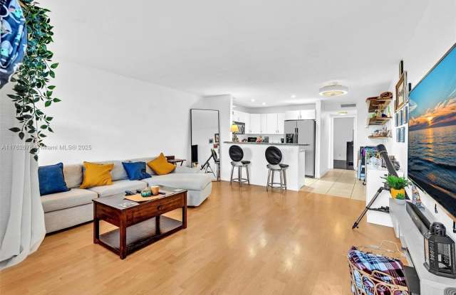 2715 NE 49th St photos photos