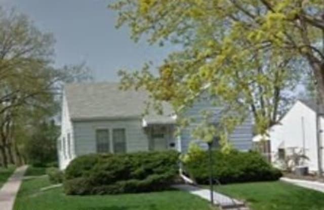 2673 S 14 - 2673 S 14th St, Lincoln, NE 68502