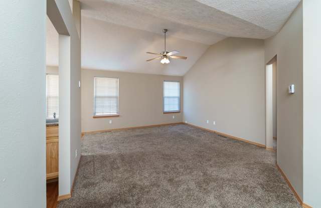 3-Bed, 2-Bath Home for Rent in Northeast Republic – Close to Hwy 60 Gallery 3