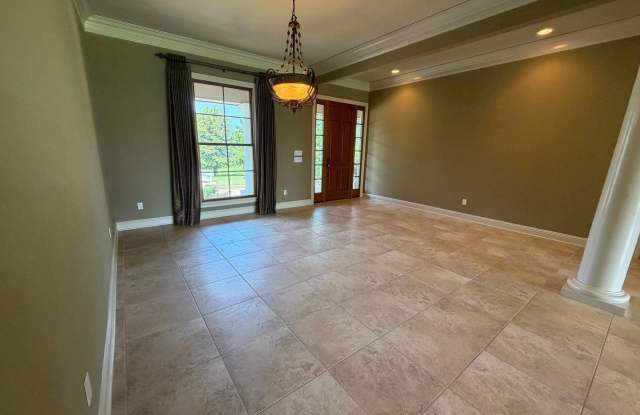 Gorgeous 4 bedroom, 3 Bathroom Home in Lakeside on Long Lake Gallery 4