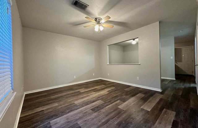 527 N Village Creek Parkway Gallery 4