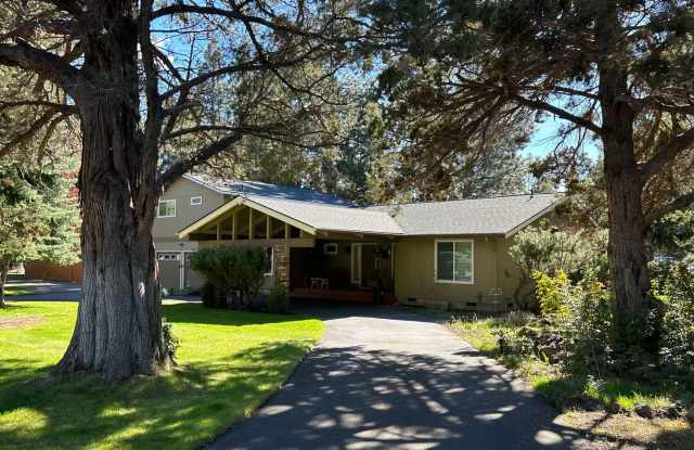 Country Living In The City - 3 Bedroom / 2 Bathroom Home on a Large Corner Lot photos photos Country Living In The City - 3 Bedroom / 2 Bathroom Home on a Large Corner Lot photos photos