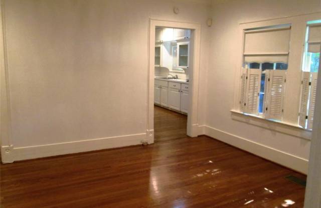 4016 hawthorne Street Gallery 4