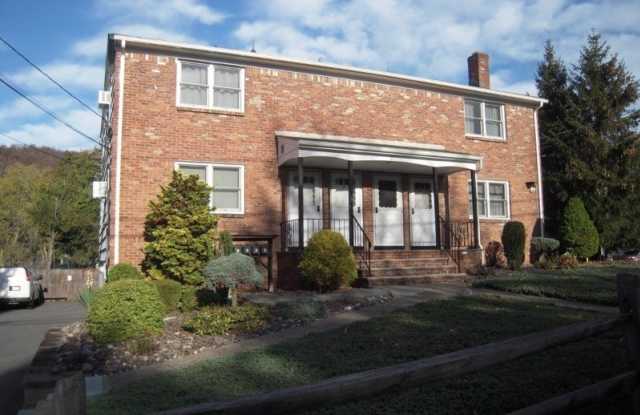 31 Spring Ave - 31 Spring Avenue, Oakland, NJ 07436
