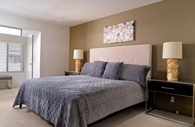 943 Village Square S Gallery 3