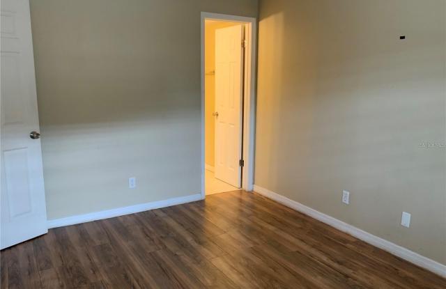 233 RED MAPLE Place Gallery 2